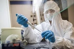 Nghiên cứu vắcxin phòng COVID-19 tại phòng thí nghiệm ở Iran. (Nguồn: IRNA/TTXVN)