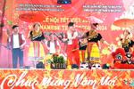 Màn múa dân tộc của các thành viên Hội hữu nghị Malaysia-Việt Nam. (Ảnh: Hằng Linh/TTXVN)
