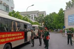 Các y, bác sỹ của Viện Y học cổ truyền Quân đội lên đường làm nhiệm vụ. (Nguồn: Vietnam+)
