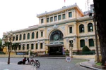 Bưu điện thành phố hạn chế khách tham quan để tiếp tục phòng, chống dịch COVID-19. (Ảnh: Thanh Vũ/TTXVN)