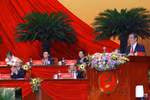 Ông Nguyễn Thanh Bình, Phó Trưởng ban Thường trực Ban Tổ chức Trung ương khóa XII thay mặt Ban Kiểm phiếu Đại hội báo cáo kết quả bầu cử, công bố danh sách các đồng chí trúng cử vào Ban Chấp hành Trung ương khóa XIII. (Ảnh: TTXVN)