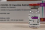 Vắcxin phòng COVID-19 do hãng dược phẩm AstraZeneca và Đại học Oxford phối hợp bào chế. (Ảnh: AFP/TTXVN)