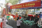 "Gian hàng 0 đồng" trong những ngày giãn cách ở Hà Nội. (Ảnh: Trần Việt/TTXVN)