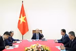 Thủ tướng Nguyễn Xuân Phúc điện đàm với Thủ tướng Nhật Bản Suga Yoshihide. (Ảnh: Thống Nhất/TTXVN)