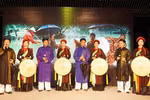 Tiết mục hát Quan họ của Đội văn nghệ cộng đồng người Việt tại Teplice. (Ảnh: Hồng Kỳ/Vietnam+)