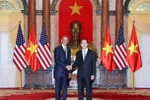 Chủ tịch nước Trần Đại Quang đón Tổng thống Hoa Kỳ Barack Obama. (Ảnh: Nhan Sáng/TTXVN)