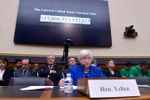 Chủ tịch ​Fed Janet Yellen tại phiên điều trần trước trước Ủy ban Tài chính thuộc Hạ viện Mỹ. (Nguồn: AFP/TTXVN)