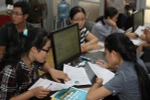 Thí sinh làm hồ sơ xét tuyển đại học. (Ảnh: Phương Vy/TTXVN)