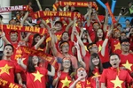Cổ động viên Việt Nam đến cổ vũ đội tuyển U23 trong trận đá với U23 Malaysia. (Ảnh: Quốc Khánh/TTXVN)