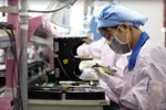 Lắp ráp iPhone tại nhà máy của Foxconn. (Nguồn: macrumors.com)