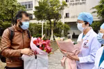 Trung Quốc: Bệnh nhân nước ngoài nhiễm COVID-19 đầu tiên xuất viện