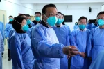 Thủ tướng Trung Quốc Lý Khắc Cường chỉ đạo công tác phòng chống dịch. (Ảnh: SCMP)