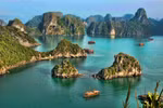Vịnh Hạ Long từ trên cao nhìn giống như một bức tranh thủy mặc. (Ảnh: Getty) 