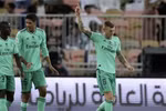 Toni Kroos ăn mừng sau khi lập siêu phẩm. (Ảnh: AP)