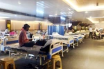Bệnh nhân COVID-19 được điều trị tại bệnh viện dã chiến ở New Delhi. (Ảnh: THX/ TTXVN)