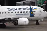 Máy bay của Ukraine International. (Ảnh: AFP/TTXVN)