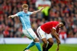 Kevin de Bruyne đối đầu Anthony Martial. (Nguồn: Getty Images)
