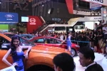 Quảng cảnh buổi triển lãm ôtô. (Ảnh: Hà Huy Hiệp/Vietnam+)