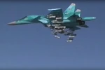 Máy bay Sukhoi Su-34 của Nga tiến hành một vụ không kích nhằm vào các mục tiêu IS tại Deir ez-Zor, Syria. (Nguồn: EPA/TTXVN)
