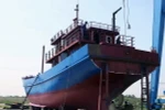 Đóng mới tàu cá vỏ thép. (Ảnh: Vũ Sinh/TTXVN)