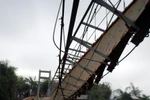 Hiện trường cầu treo bị sập. (Ảnh: Công Hải/TTVXN)