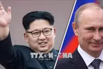 Tổng thống Nga Vladimir Putin (trái) và nhà lãnh đạo Triều Tiên Kim Jong-un. (Ảnh: AFP/TTXVN)
