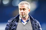 [Video] CĐV Chelsea hô vang tên Abramovich, phản đối chính phủ Anh