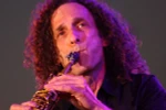 Huyền thoại saxophone đại chúng số một thế giới - Kenny G. (Ảnh: BTC)