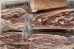 Thịt ba chỉ Nga rút xương. (Ảnh: Vietnam+)