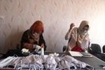 Một xưởng may khẩu trang tại Sari Pul của Afghanistan. (Ảnh: THX/TTXVN)