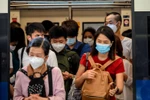 Người dân đeo khẩu trang phòng tránh lây nhiễm virus corona tại Bangkok, Thai Lan, ngày 27/1 vừa qua. (Ảnh: AFP/TTXVN)