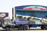 Tên lửa đạn đạo S-300 do Nga sản xuất được trưng bày tại lễ duyệt binh ở Tehran ngày 22/9. (Nguồn: AFP/TTXVN)