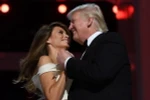 Tân Tổng thống Donald Trump khiêu vũ cùng Đệ nhất phu nhân 