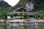 Quần thể danh thắng Tràng An là một trong những địa điểm bấm máy của đoàn làm phim. (Ảnh: Thanh Hà/TTXVN)