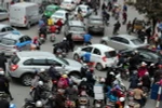 Giao thông hỗn loạn tại Hà Nội. (Ảnh: Huy Hùng/TTXVN)