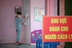 Người dân tại một khu cách ly. (Ảnh: Danh Lam/TTXVN)