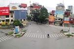Đường phố Hà Nội vắng lặng trong những ngày giãn cách xã hội. (Ảnh: Thanh Tùng/TTXVN)