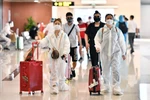 Hành khách đi tàu bay cần phải thực hiện nghiêm các quy định về phòng chống dịch COVID-19 trước, trong và sau chuyến đi. (Ảnh: CTV/Vietnam+)