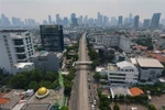 Tuyến đường dẫn tới trung tâm thủ đô Jakarta, Indonesia. (Ảnh: AFP/TTXVN)
