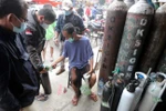 Người Indonesia chật vật tìm oxy giữa đại dịch COVID-19