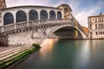 Người dân bị cấm ăn uống ở cầu Rialto. (Nguồn: msn.com)