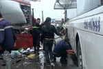 Hiện trường một vụ tai nạn trên đường cao tốc. (Ảnh: TTXVN)
