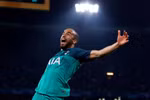 Moura đã lập được hat-trick vào lưới Ajax. (Nguồn: 