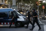 Cảnh sát Tây Ban Nha phong tỏa tại hiện trường vụ tấn công ở Las Ramblas ngày 17/8. (Nguồn: AFP/TTXVN)