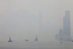 Khói bụi ô nhiễm bao phủ Hong Kong, Trung Quốc ngày 10/5. (Nguồn: EPA/TTXVN) 