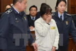 Bà Choi Soon-sil (giữa) tại Tòa án quận trung tâm Seoul ngày 5/1/2017. (Nguồn: YONHAP/TTXVN)