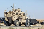 Xe quân sự Mỹ tại căn cứ quân sự Qayyarah, cách Mosul 60km về phía nam, chuẩn bị tham gia chiến dịch giải phóng Mosul ngày 16/10. (Nguồn: AFP/TTXVN)