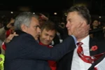 Jose Mourinho và Louis van Gaal nói gì sau trận "đại chiến"?