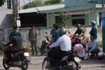 Lực lượng chức năng phong tỏa hiện trường vụ án. (Ảnh: Nguyễn Văn Việt/TTXVN)