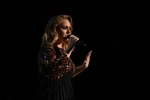 Adele trình diễn ca khúc 'Hello" đình đám trong đêm trao giải Grammy. (Nguồn: AFP)